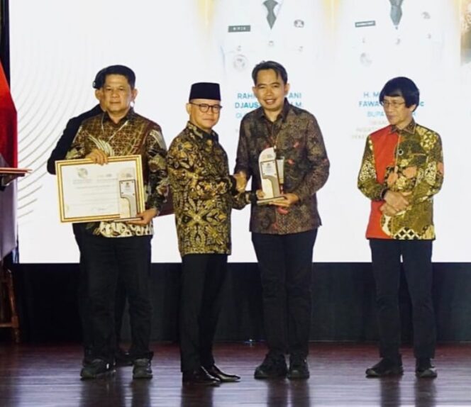 
Inisiatif Beasiswa Anak Pekerja Migran Antar Gus Fawait Raih Migrant Awards 2025