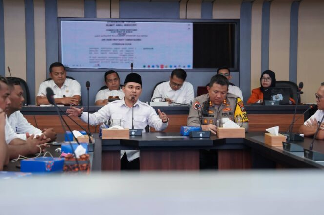 
Bupati Mojokerto Terima Audiensi Kades dan Perangkat, Pastikan Siltap 2026 Tetap Terpenuhi
