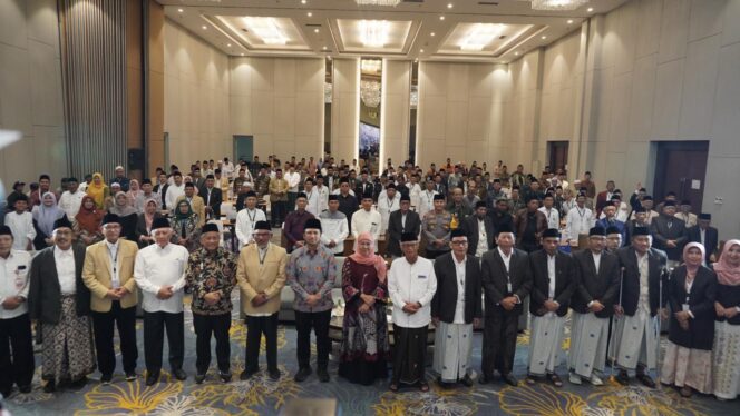
Gubernur Khofifah Buka Musda XI MUI Jatim, Apresiasi Prestasi dan Peran Strategis Ulama