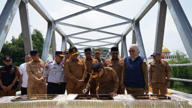 
Bupati Al Barra Resmikan Lima Jembatan Baru, Perkuat Konektivitas dan Layanan Publik