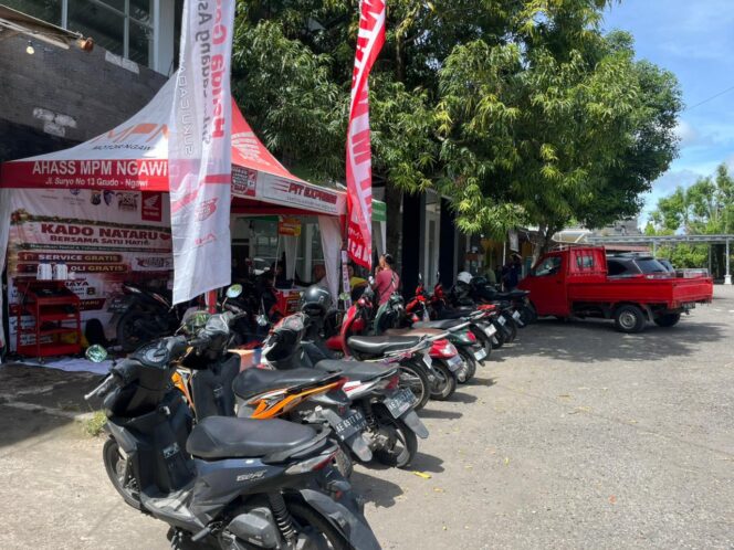 
Kado Nataru untuk Masyarakat Ngawi, AHASS Road Show Nataru Hadirkan Servis dan Ganti Oli Gratis di Pos Terpadu Mantingan
