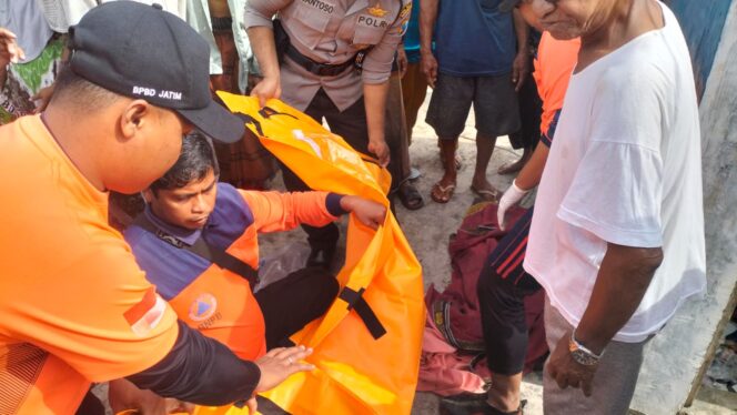 
Innalillahi, Balita 1,5 Tahun yang Hilang di Petamanan Ditemukan Meninggal di Perairan Laut Pasuruan