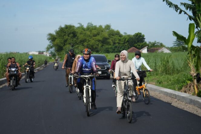 
Sambil Gowes, Ning Ita Meninjau Langsung Proyek Pembangunan Kota
