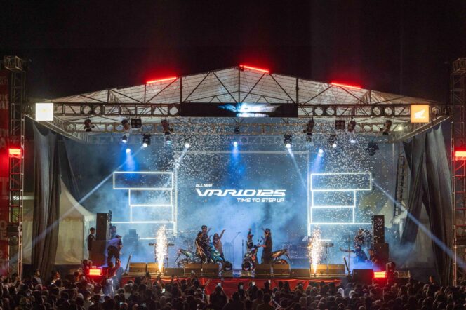 
Ribuan Masyarakat Padati Regional Public Launching All New Honda Vario 125 di Sidoarjo, Makin Meriah Bersama Denny Caknan