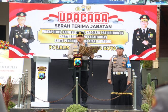 
Kapolres Mojokerto Kota Gelar Serah Terima Jabatan dan Pengukuhan Jabatan