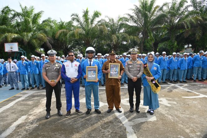 
Sinergi Keselamatan, MPM Honda Jatim Dukung Program HELMON Polres Pasuruan
