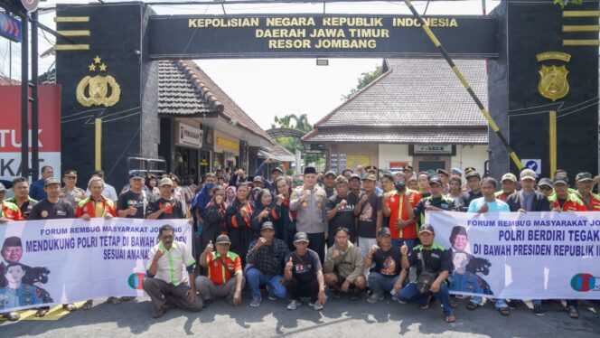 
FRMJ Gelar Aksi dan Sampaikan Sikap, Dukung Polri Tetap di Bawah Presiden