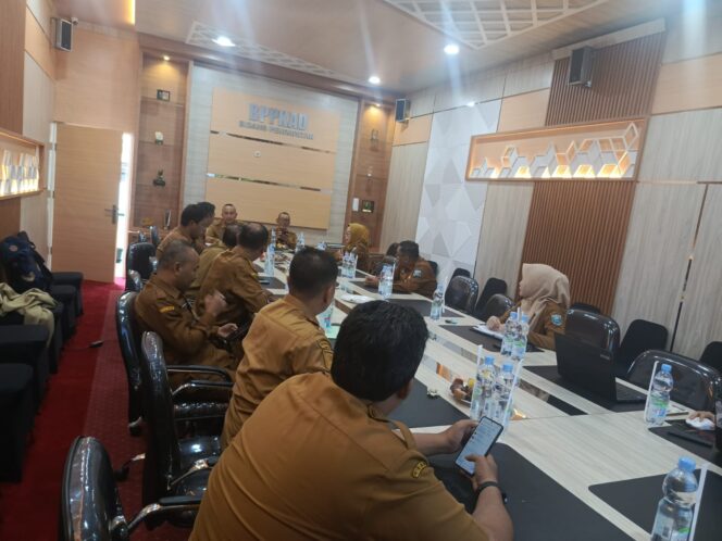 
Pemkab Probolinggo Gelar Rakor Pembahasan Finalisasi Perbup Pemberian Hibah dan Bansos