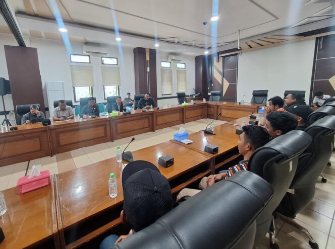 
DPRD Pasuruan Fasilitasi Sakeramania dan Manajemen Cari Solusi untuk Persekabpas