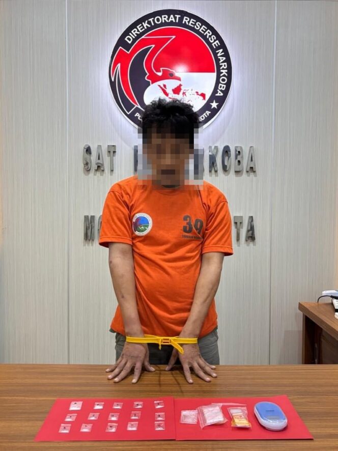 
Polres Mojokerto Kota Amankan Residivis Narkoba di Prajuritkulon dengan Barbuk 15 Paket Sabu