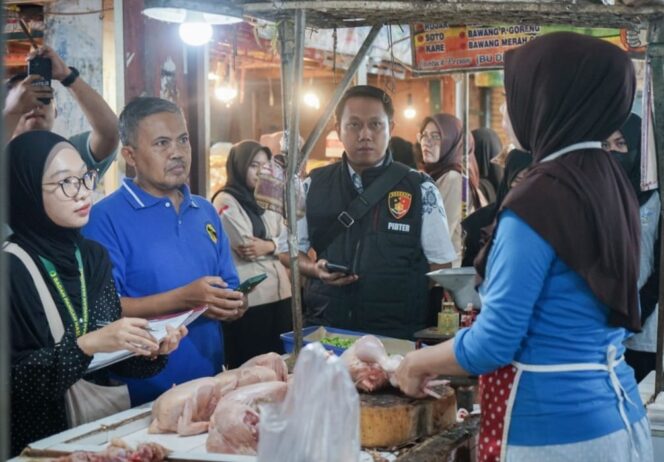 
Sidak Satgas Pangan di Pasar Tanjung Jember, Sejumlah Harga Bapok Terpantau Melonjak di Atas HET