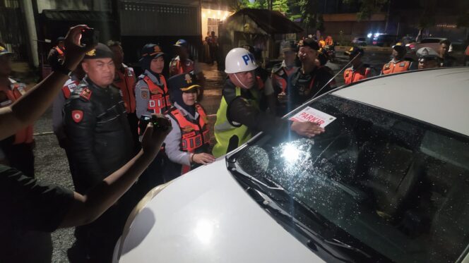 
Parkir Sembarangan di Jember Disikat, Kendaraan Digembok dan Terancam Denda Rp 500 Ribu