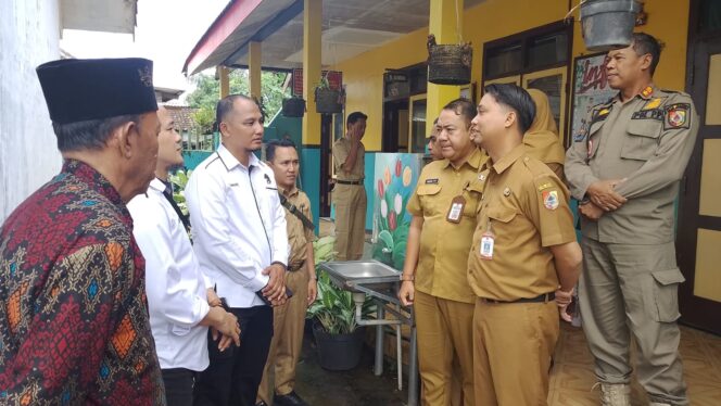 
SDN Pecoro 02 Terseret Sengketa Tanah, Pemkab Jember Prioritaskan Siswa Tetap Sekolah