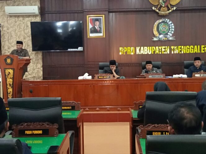 
Semua Fraksi DPRD Trenggalek Dukung Raperda Jaminan Sosial Ketenagakerjaan