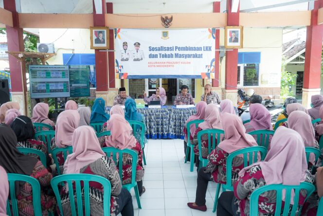 
Sosialisasi Pembinaan LKK, Wali Kota Mojokerto Tekankan Pentingnya Imunisasi Lengkap