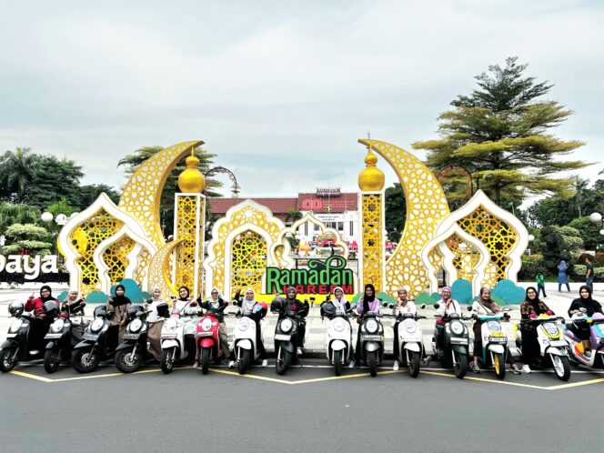 
Hijabers Serenity Ride, Ngabuburide Penuh Makna Bersama Honda Scoopy