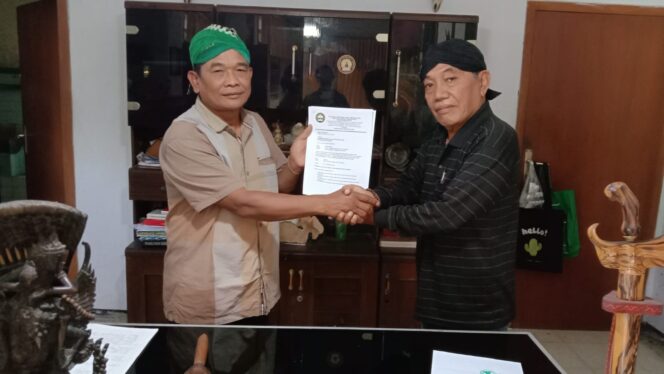 
Damiran Resmi Ditunjuk Sebagai Plt Ketua Pamengku Adat Trenggalek 