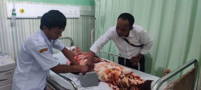 
Negara Datang ke Ranjang Pasien: Disdukcapil Jember Rekam KTP Lansia dan Warga Sakit 