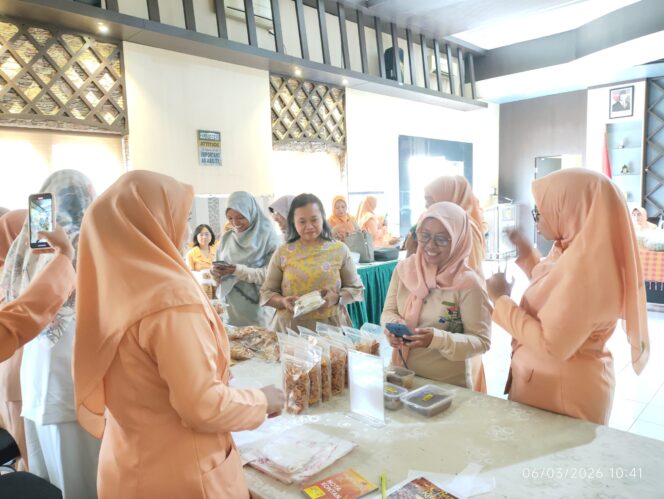 
DWP BKPSDM Kabupaten Probolinggo Gelar Bazar Ramadan