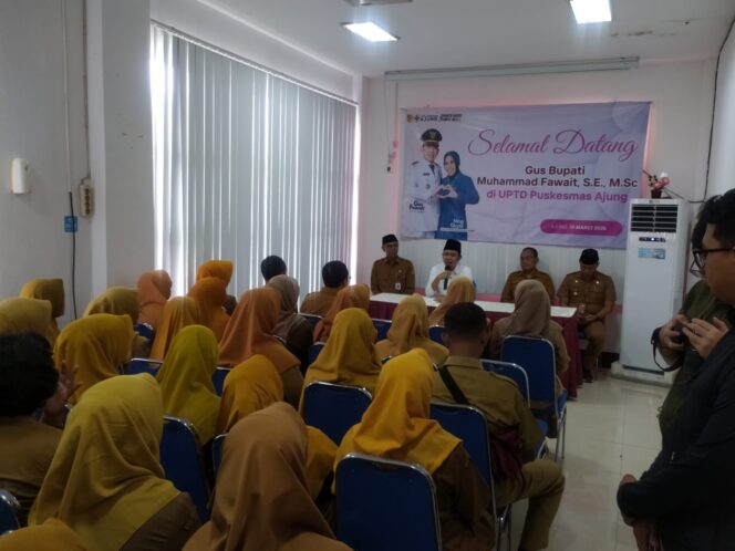 
Safari Ramadan Hari Kedua, Gus Fawait Tekankan Perubahan Pelayanan dan Fasilitas Puskesmas