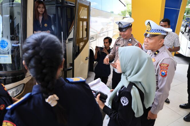 
Jelang Mudik Lebaran, Dishub Jember Periksa Kelaikan Transportasi Umum di Terminal Tawang Alun