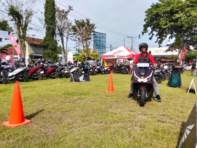 
Semarak Ramadan di Banyuwangi, MPM Honda Jatim Hadirkan Exhibition Honda PCX160