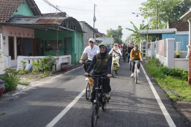 
Efisiensi Energi, Ning Ita Instruksikan Seluruh ASN Kota Mojokerto “Gowes” Setiap Hari Jumat