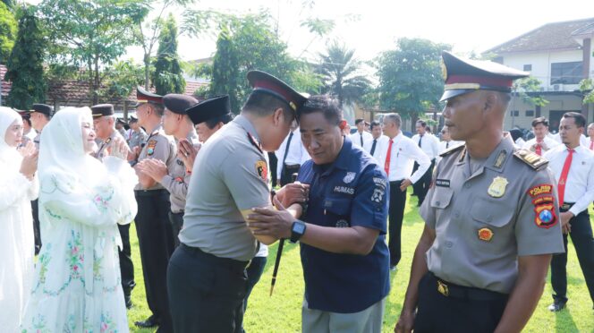 
Apel Pagi dan Halalbihalal, Polres Jombang Perkuat Soliditas Pasca Idulfitri