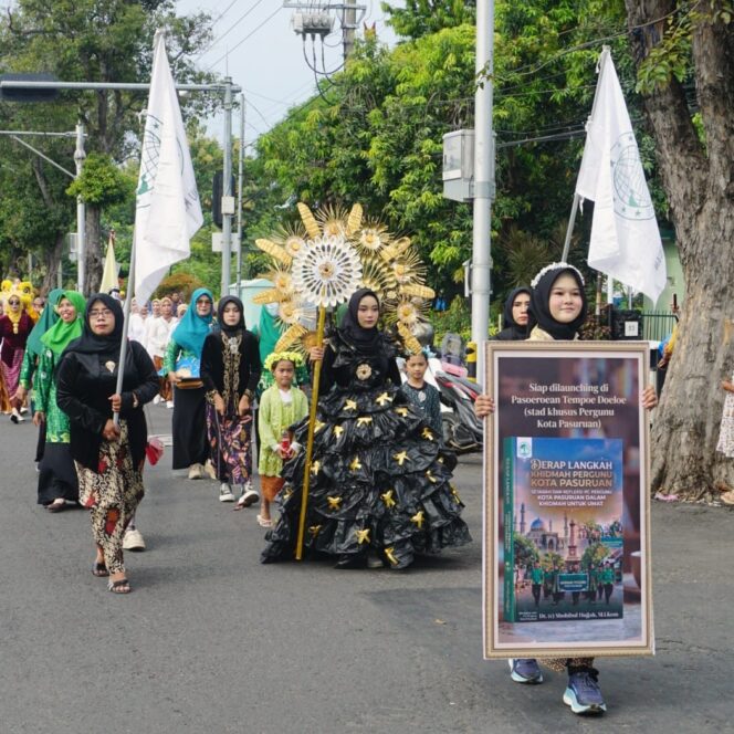 
Berangkatkan Peserta Kirab Pasoeroean Tempo Doeloe, Wali Kota Ajak Lestarikan Budaya dan Dorong Ekonomi Kreatif