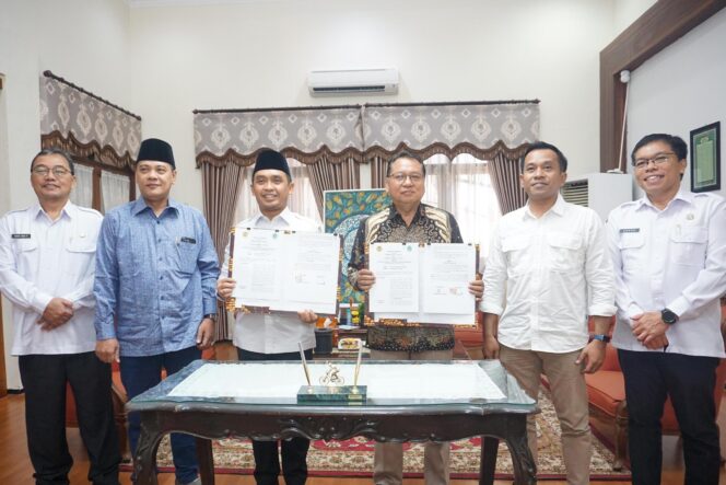 
Teken MoU dengan Tiga Kampus, Wali Kota Pasuruan Pertegas Sinergi Pembangunan Daerah