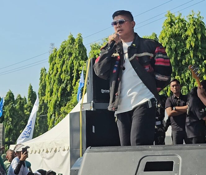 
Andika Mahesa Pukau Ribuan Peserta Jaladri Run 6.4K di Yon Zipur 10 Pasuruan