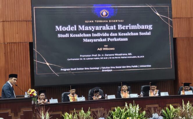 
Double Bahagia! Wali Kota Pasuruan Adi Wibowo Raih Gelar Doktor dengan IPK 3,97 Tepat di Ultah ke-46
