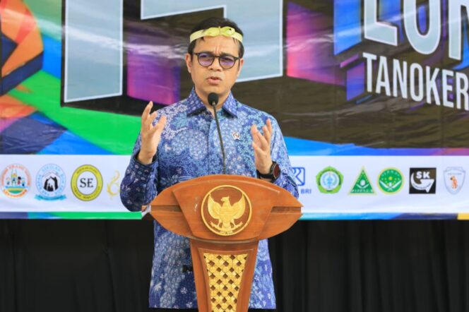 
Wamen Komdigi Resmi Launching Festival Egrang Tanoker ke-14 di Jember