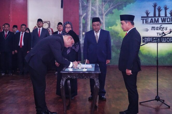 
Mas Adi Resmi Lantik Lucky Danardono Jadi Sekda Kota Pasuruan