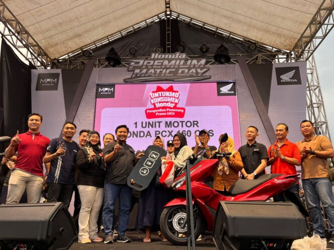
Meriah! Pengundian UKH di Ngawi Digelar, Konsumen Beruntung Raih Hadiah Utama Honda PCX160 CBS