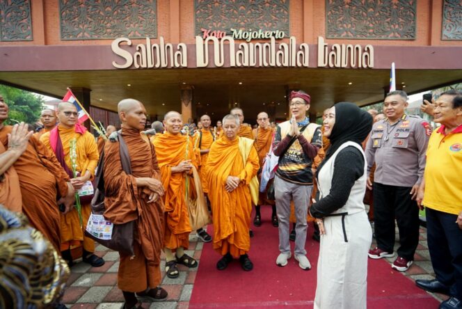 
Walk For Peace 2026, Biksu Thudong dari Empat Negara Singgah di Kota Mojokerto
