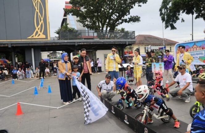 
Karnaval SCTV di Jember Dipadati Puluhan Ribu Warga, Pemkab Bidik Efek Ekonomi dari Event Hiburan