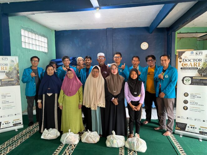 
Mahasiswa Doktoral KPI UIN Jakarta Gelar “The Doctor Care”, Salurkan Bantuan dan Cek Kesehatan Gratis