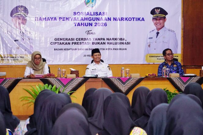 
Sosialisasi Bahaya Narkotika, Wawali Minta Pelajar SMK Negeri 1 Pasuruan Bentengi Diri dengan Pengetahuan dan Agama