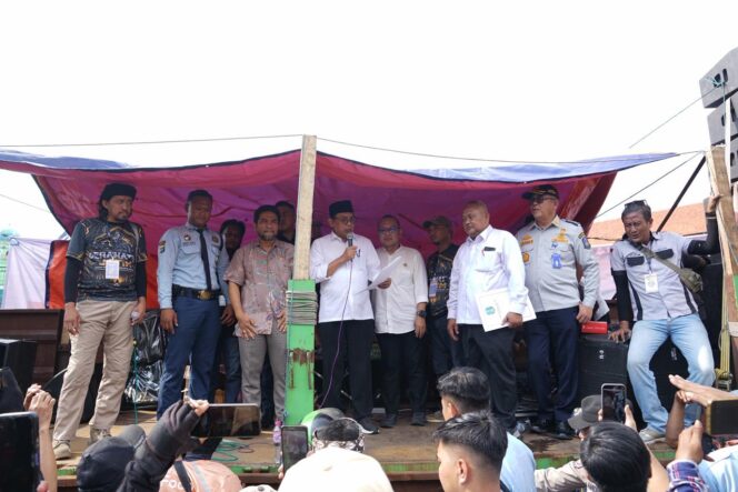 
Ratusan Driver Online Geranat’s Jatim Demo di DPRD, Desak UU Transportasi Online Segera Disahkan