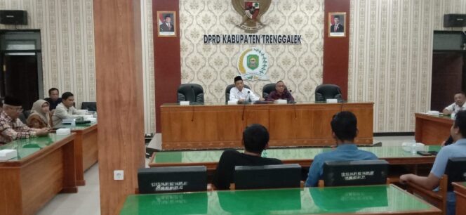 
Kerusakan Jalan Ngares-Sengon Trenggalek Diadukan ke Dewan