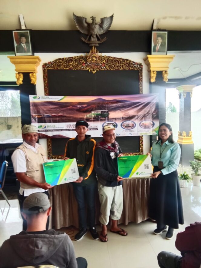 
BPJS Ketenagakerjaan Hadir Menjaga Keselamatan dan Kesejahteraan Pengawal Wisata Jeep Bromo Tosari