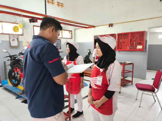 
SMKN 1 Baureno Raih Best Performance TUK Astra Honda, Bukti Kualitas Vokasi Binaan MPM Honda Jatim