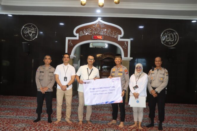 
BRI Pasuruan Salurkan Bantuan TJSL Rp200 Juta untuk Renovasi Masjid At-Taqwa Polres Pasuruan Kota