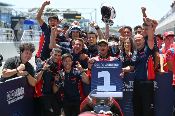 
Pebalap Binaan Astra Honda Cetak Sejarah Terkencang di Estoril