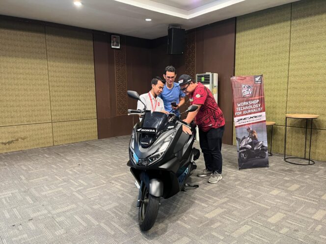 
Berawal dari TSM Honda, Firky Juni Nuryahya Kini Menjadi Service Advisor Berprestasi di Jaringan AHASS
