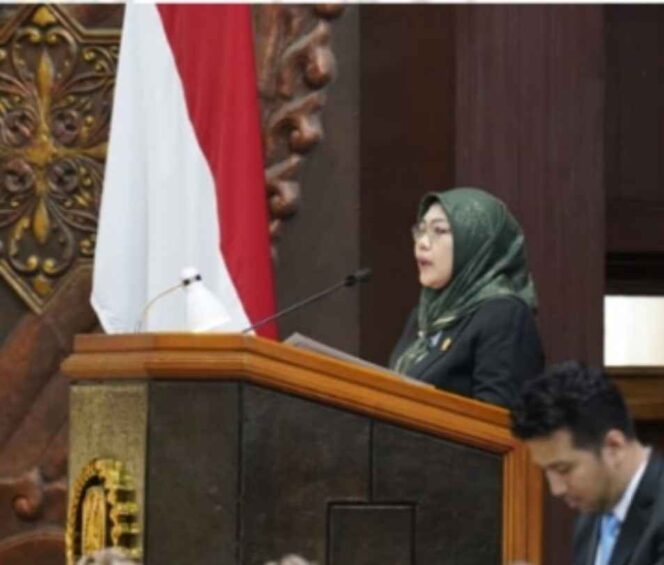 
Komisi C DPRD Jatim Setujui Raperda Penyertaan Modal di PT Jamkrida Jatim Jadi Perda