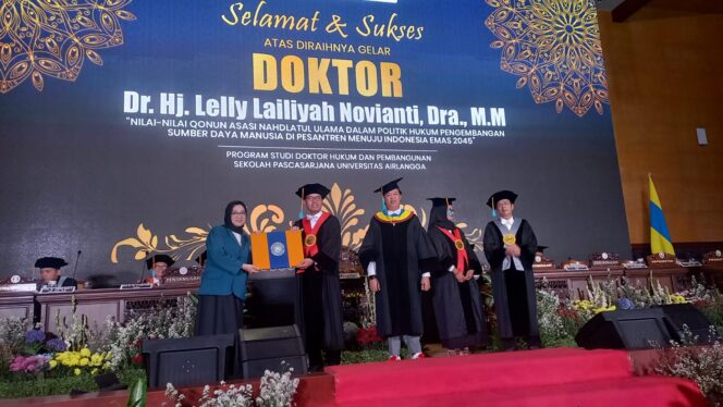 
Lulus “Cumlaude” Doktor Unair, Hj Lelly Kikin Sentil Pimpinan PBNU Agak Lupa Qonun Asasi