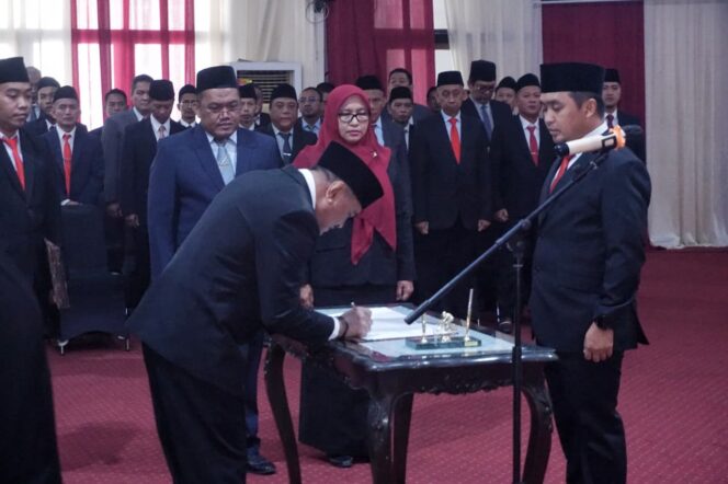
Mas Adi Lantik 87 ASN, Perkuat Birokrasi yang Responsif, Digital, dan Inovatif