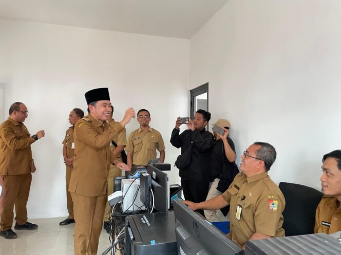 
Jember Pangkas Antrean e-KTP, Lebih dari 111 Ribu Keping Dicetak dalam Enam Bulan